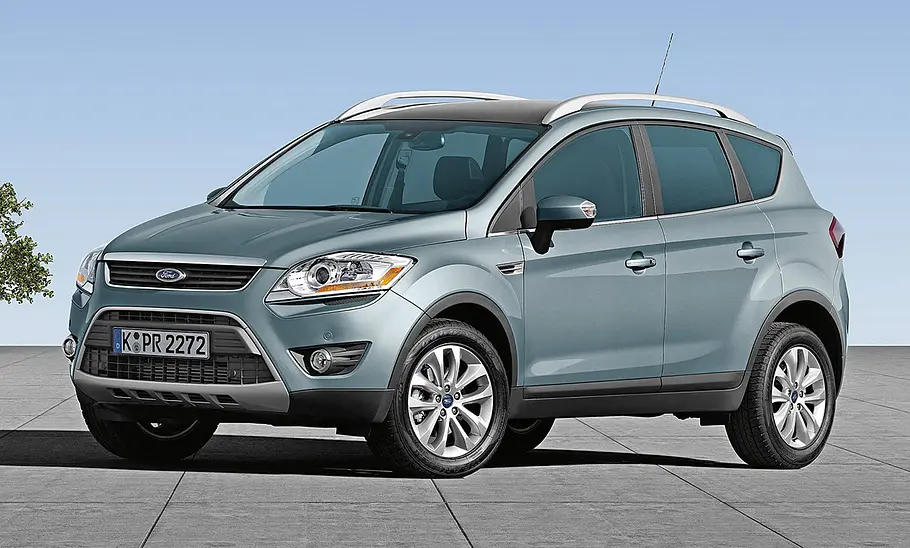 Ford Kuga (2008) Der Ford Kuga (2008), statisch von vorne links fotografiert.