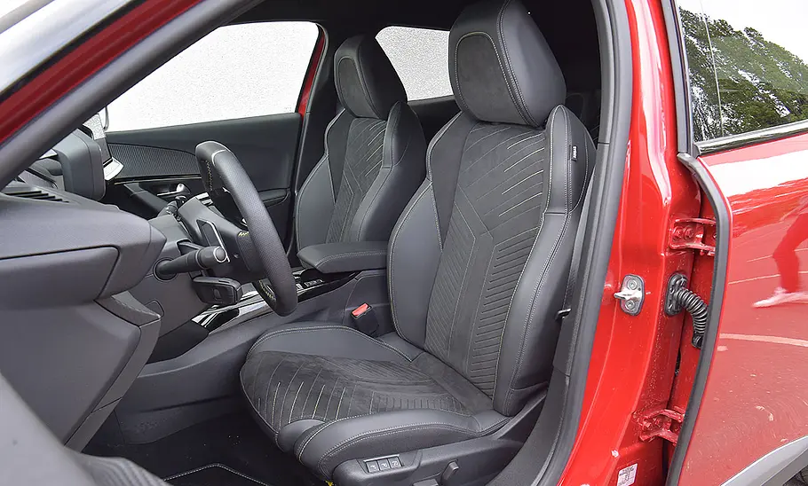 Peugeot 2008; vordere Sitze