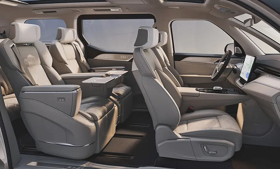 Volvo EM90 (2024)