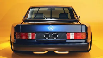 Der Mercedes W126 Widebody von hinten. - Foto: Instagram/Karan Adivi