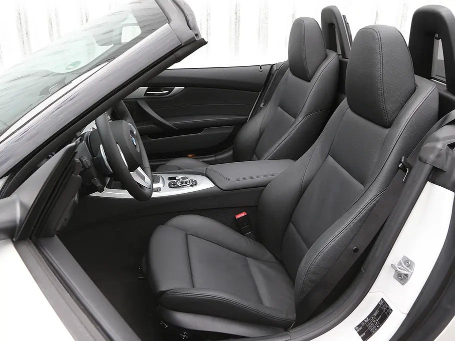 BMW Z4 sDrive28i Roadster Vergleichstest Innenraum Sitze