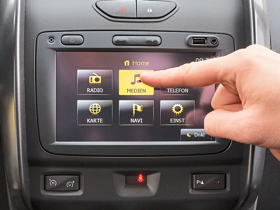 Dacia Duster dCi 110 4x4 Klein-SUV Vergleichstest Allrad Diesel Innenraum Touchscreen