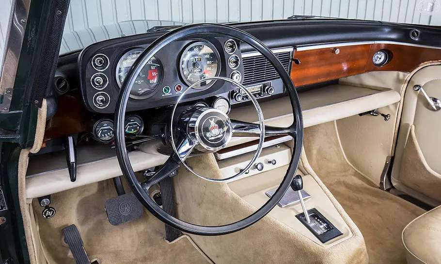 Der Innenraum des Rover P5B Coupé.