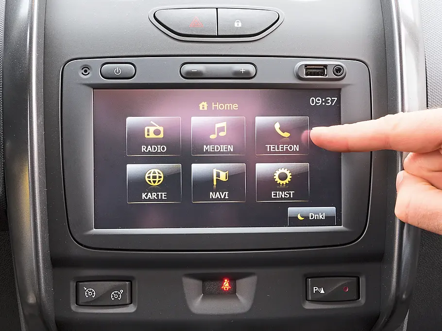 Dacia Duster dCi 110 4x4 Klein-SUV Vergleichstest Allrad Diesel Innenraum Touchscreen