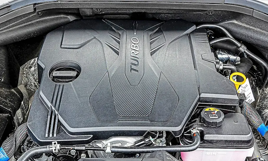 Blick in den Motorraum des Genesis GV70.