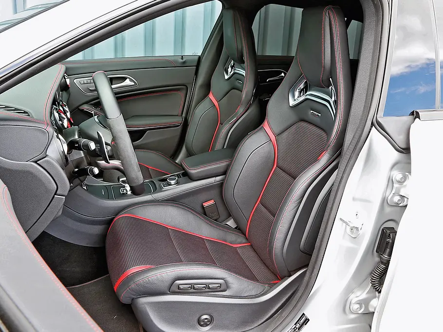 Mercedes CLA 45 AMG Shooting Brake Vergleichstest Innenraum Sitze