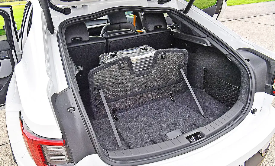Blick in den Kofferraum des Polestar 2.