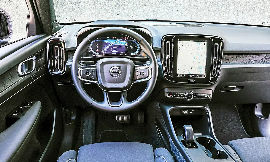 Volvo EX40 Blick auf die Armaturen im Innenraum des Volvo EX40.