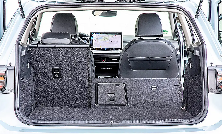 Blick in den Kofferraum des VW Golf.