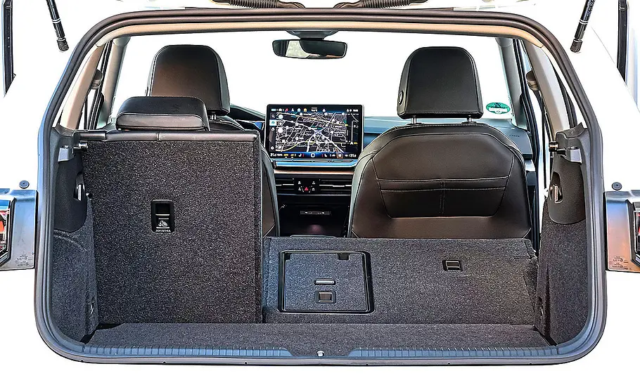 VW Golf Blick in den Kofferraum des VW Golf.
