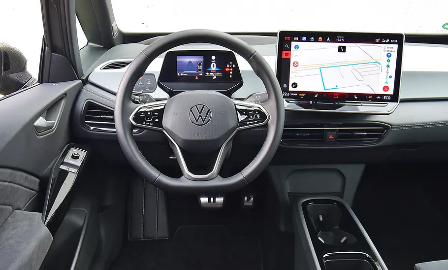 Blick auf die Armaturen im Innenraum des VW ID.3.
