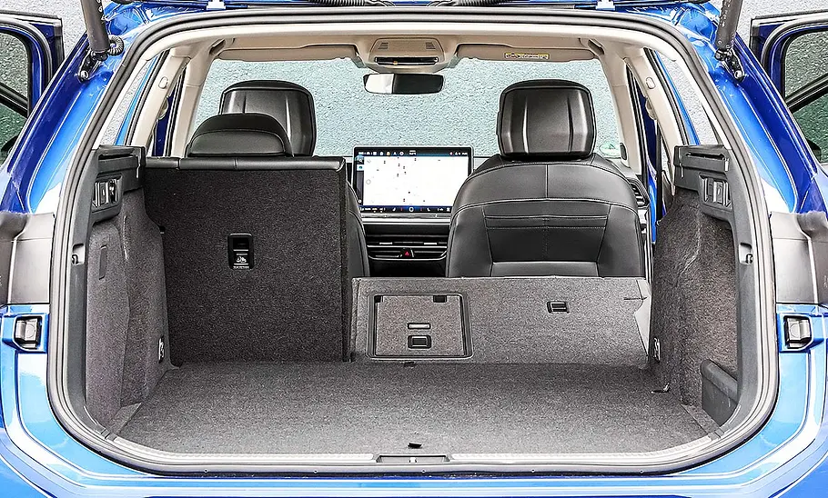 Blick in den Kofferraum des VW Passat 1.5 eHybrid.