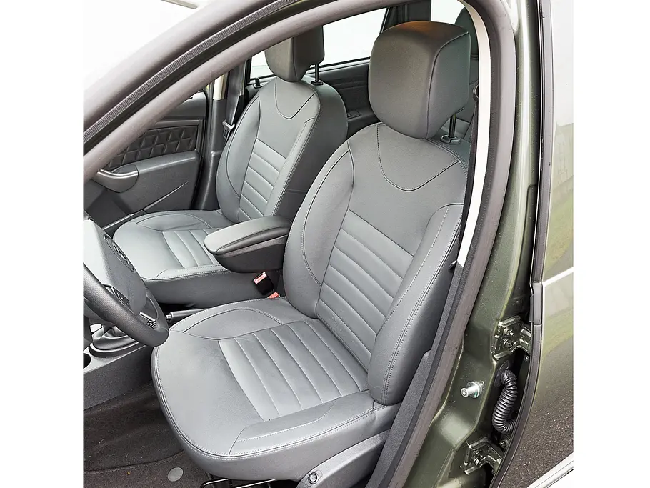 Dacia Duster dCi 110 4x4 Klein-SUV Vergleichstest Allrad Diesel Innenraum Sitze