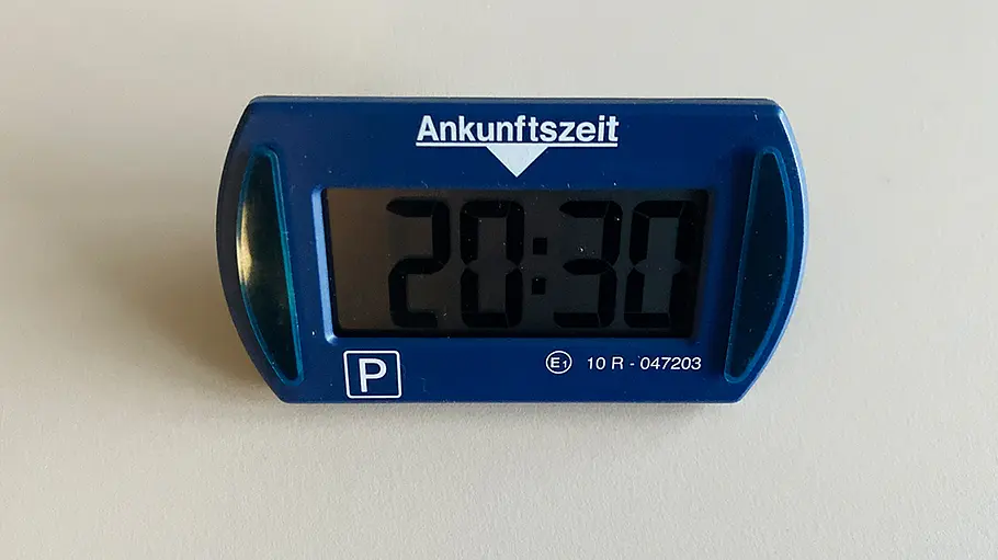 Elektronische Parkscheibe Needit Park Mini, fotografiert von oben.