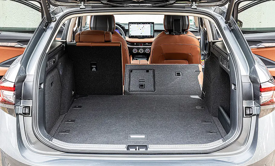 Skoda Superb Combi Blick in den Kofferraum des Skoda Superb Combi.