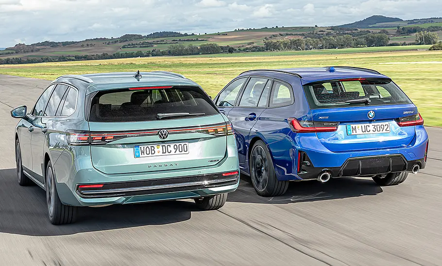 VW Passat/BMW 3er Touring VW Passat und BMW 3er Touring fahren nebeneinander. Von hinten fotografiert.