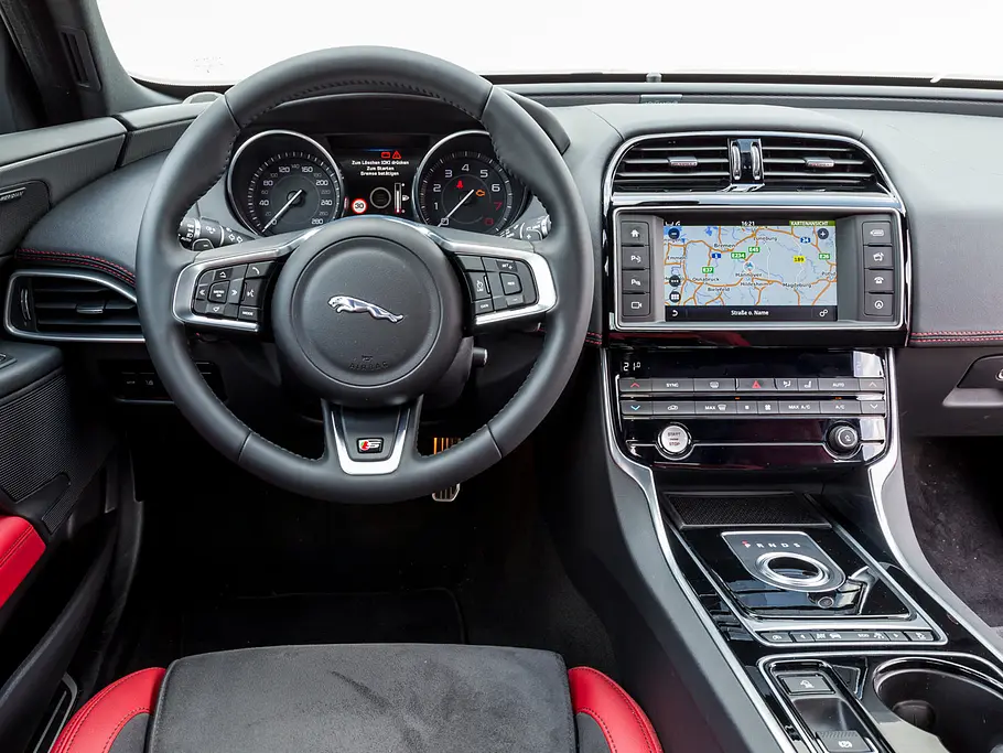 Jaguar XE S Vergleichstest