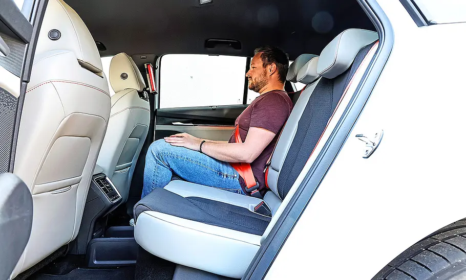 Skoda Enyaq Blick auf die Fondsitze im Innenraum des Skoda Enyaq.