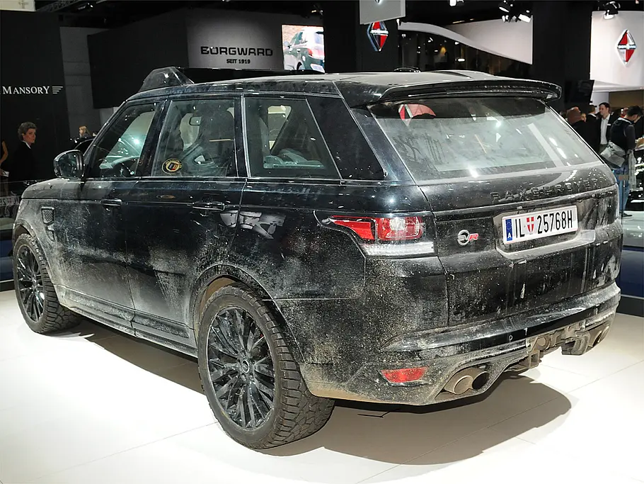 James Bond Range Rover Sport SVR
