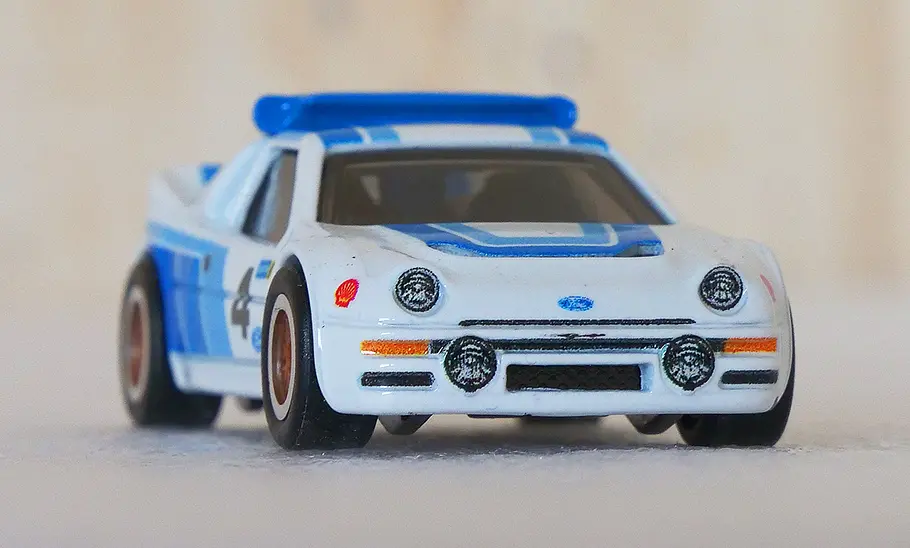 Ford RS200 von Hot Wheels Ford RS200 von Hot Wheels, schräg von vorne