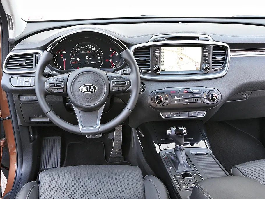 Kia Sorento 2.0 CRDi 4WD SUV Diesel Vergleichstest Cockpit