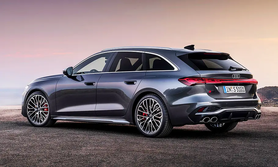 Audi S5 Sportback (2024); Außenansicht; stehend; Kombi; Heckansicht