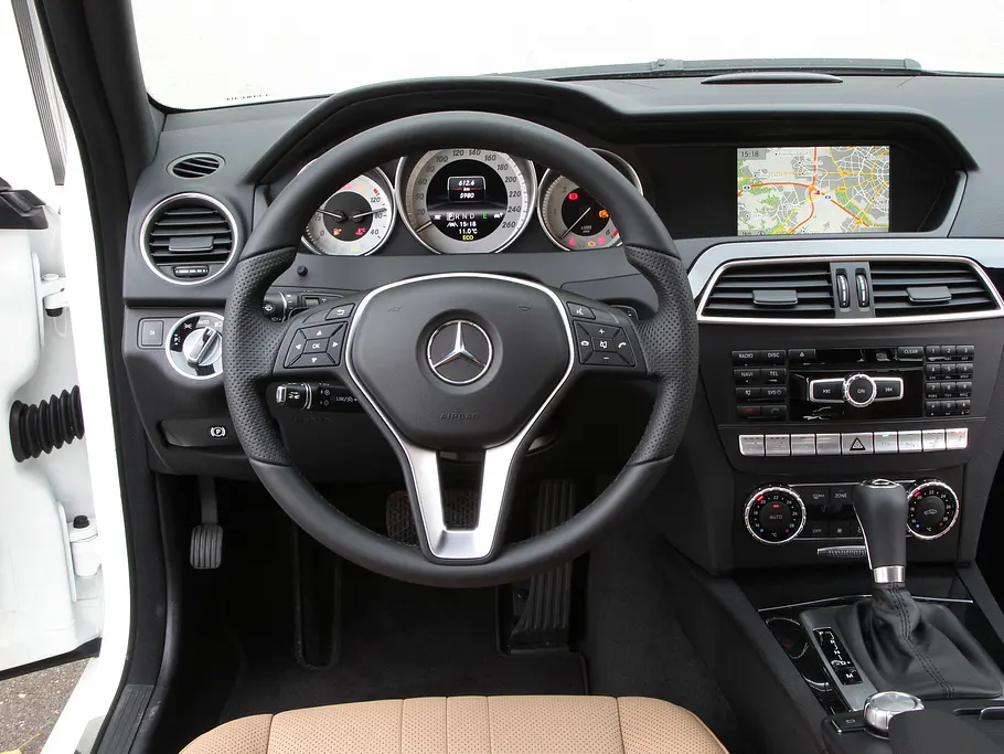 Mercedes C 350 CDI BlueEFFICIENCY T-Modell Cockpit