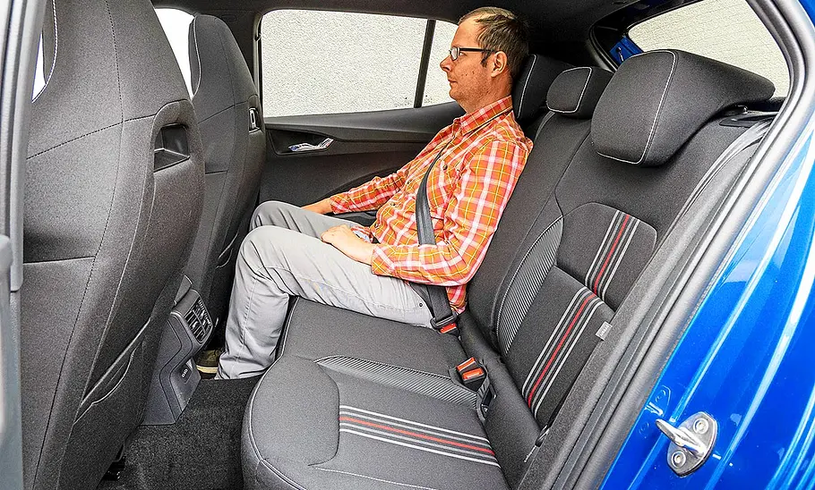 Blick auf die Fondsitze im Innenraum des Skoda Fabia.