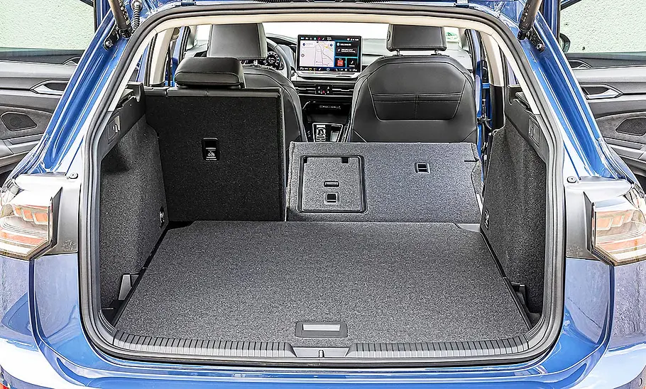 Blick in den Kofferraum des VW Golf Variant.