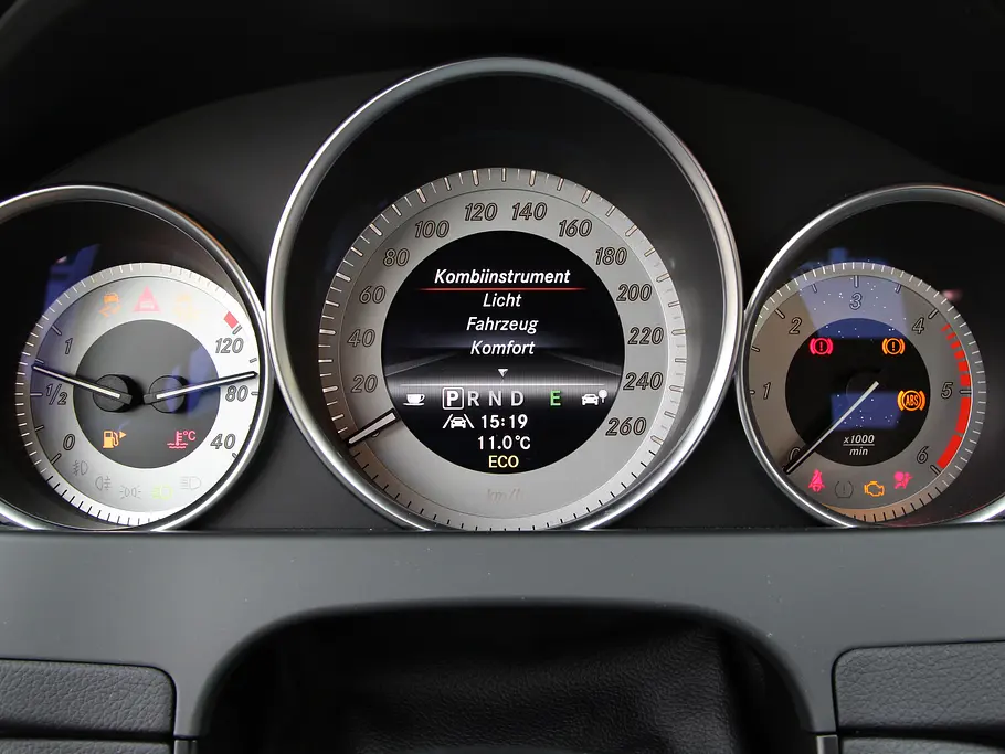 Mercedes C 350 CDI BlueEFFICIENCY T-Modell Armaturen