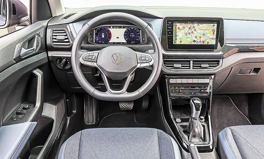 VW T-Cross Blick auf die Armaturen im Innenraum des VW T-Cross.
