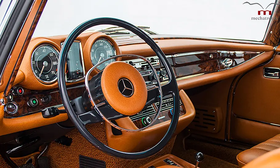 Mercedes W111 von Mechatronik