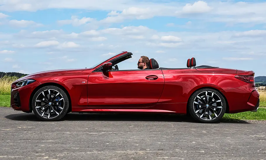 BMW 4er Cabrio; Außenansicht; stehend; Cabrio; Profilansicht; geöffnetes Verdeck