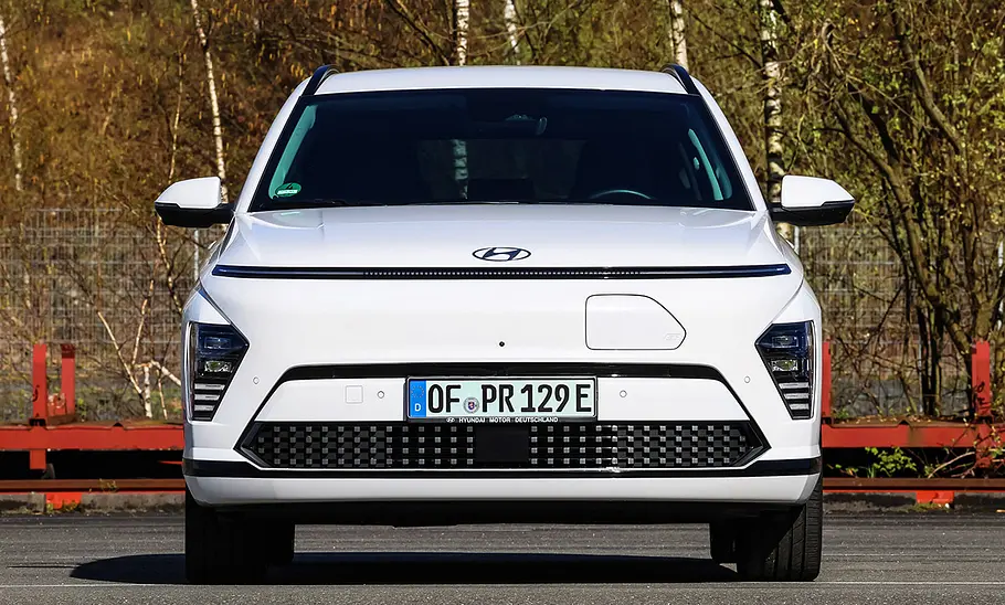 Hyundai Kona Elektro; Außenansicht; stehend; Elektro-SUV; Frontalsicht