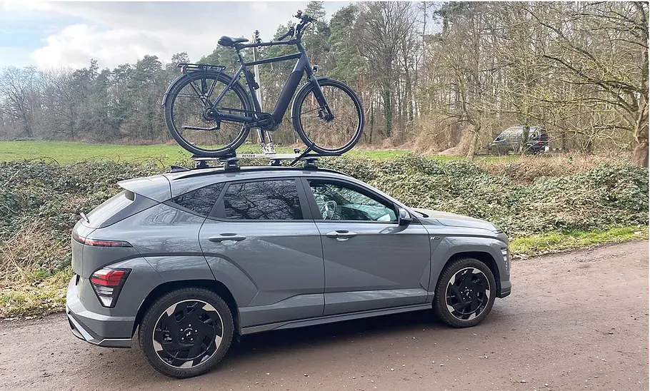 Huyndai Kona Elektro mit Pender Ebikelifter und E-Bike.