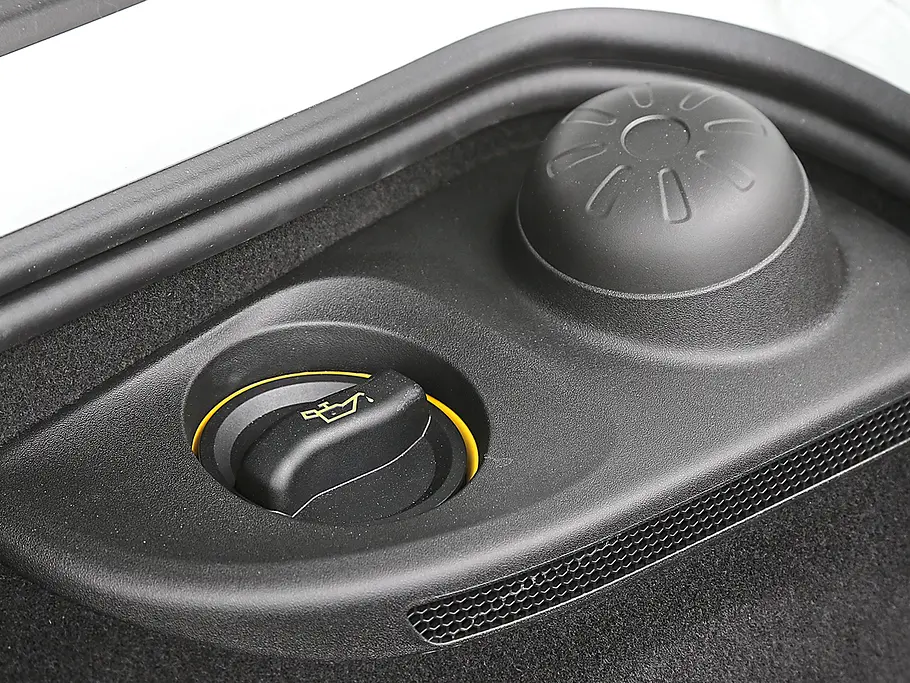 Porsche Boxster Roadster Vergleichstest Mittelmotor Ölstutzen Sechszylinder Boxermotor