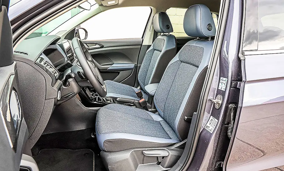 VW T-Cross Blick auf die Vordersitze des VW T-Cross.