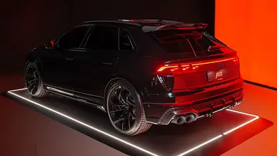Der Abt RSQ8-S in Studiokulisse von schräg hinten fotografiert. - Foto: Abt
