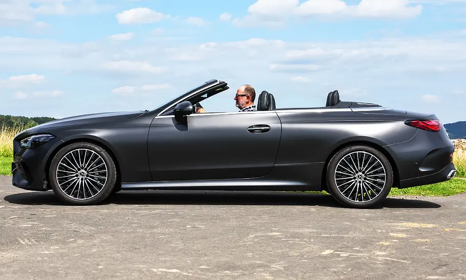 Mercedes CLE Cabriolet; Außenansicht; stehend; Cabrio; Profilansicht; geöffnetes Verdeck