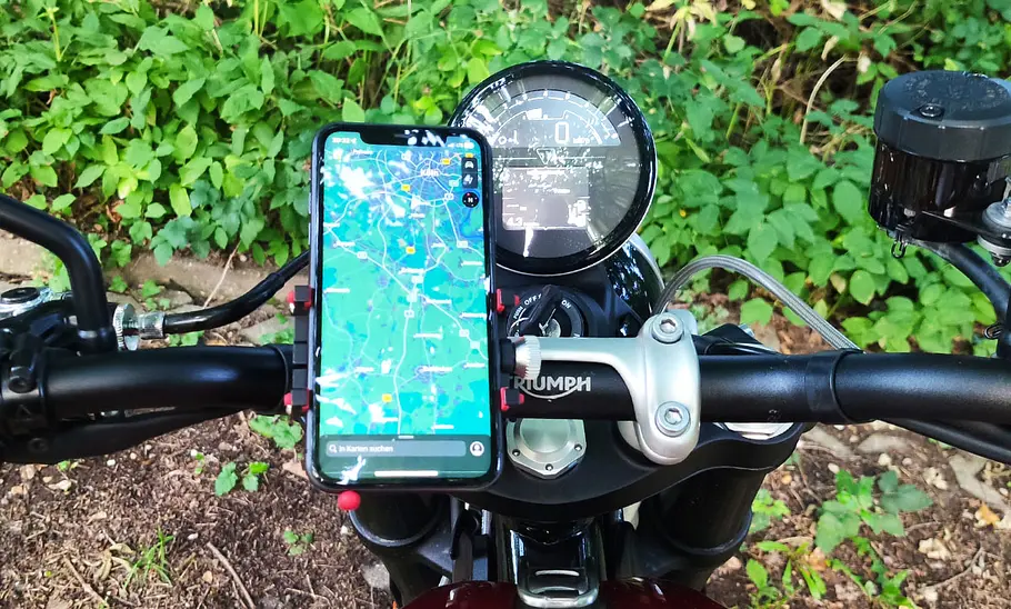 Rockbros Handyhalter fürs Motorrad am Lenker, fotografiert von oben.