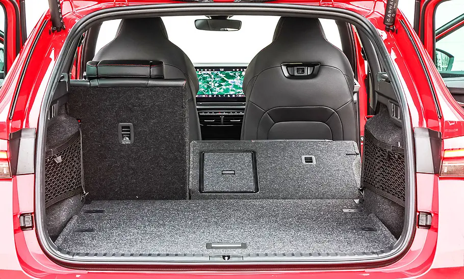 Blick in den Kofferraum des Skoda Octavia RS Combi.