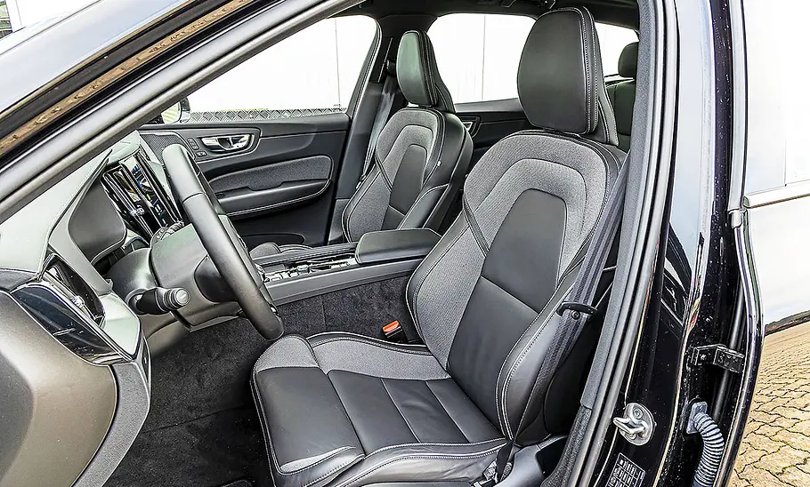 Volvo XC60 Blick in den Innenraum auf die Vordersitze des Volvo XC60.