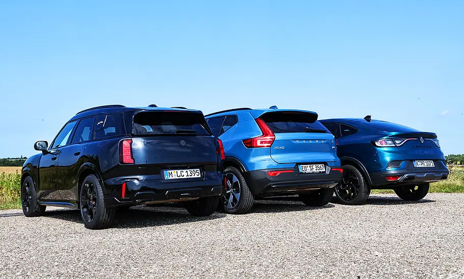 Mini Countryman/Volvo XC40/Renault Arkana; stehend; Außenansicht; SUV; Heckansicht