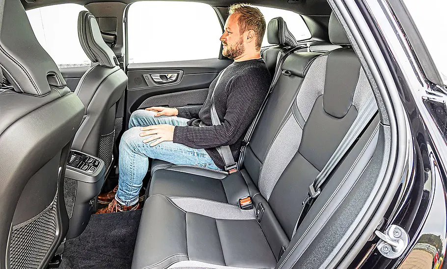 Volvo XC60 Blick in den Innenraum auf die Rücksitze des Volvo XC60.