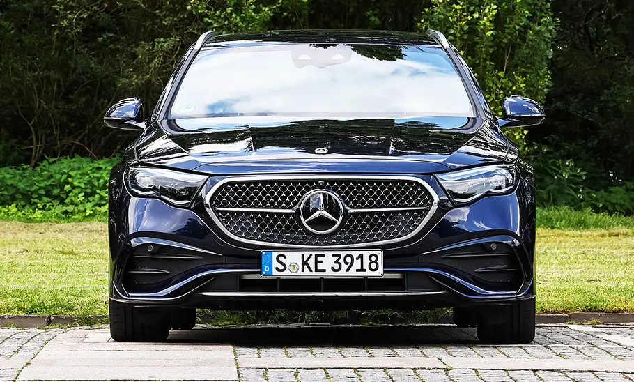Mercedes E-Klasse T-Modell; Kombi; stehendes Auto; Außenansicht; Frontalsicht
