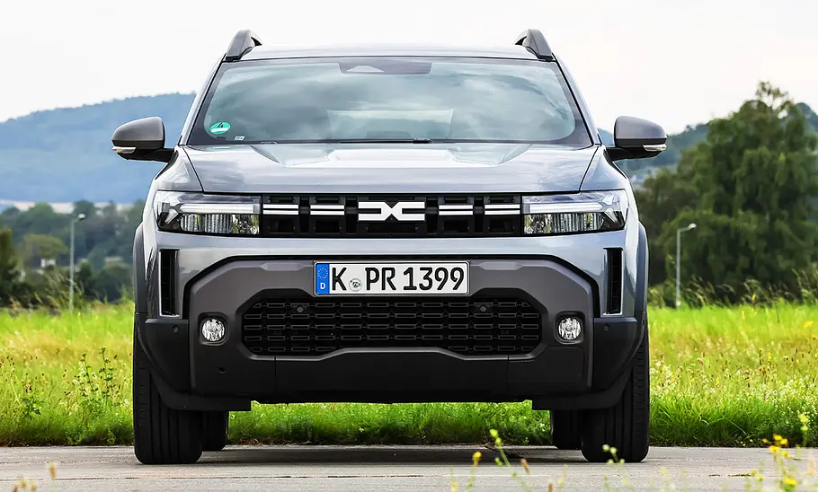Dacia Duster; Außenansicht; stehend; Frontalsicht
