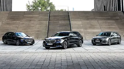 Mercedes E-Klasse T-Modell/BMW 5er Touring/Audi A6 Avant; stehende Autos; Gruppenbild; Kombis; Außenansicht; Frontansicht - Foto: Daniela Loof