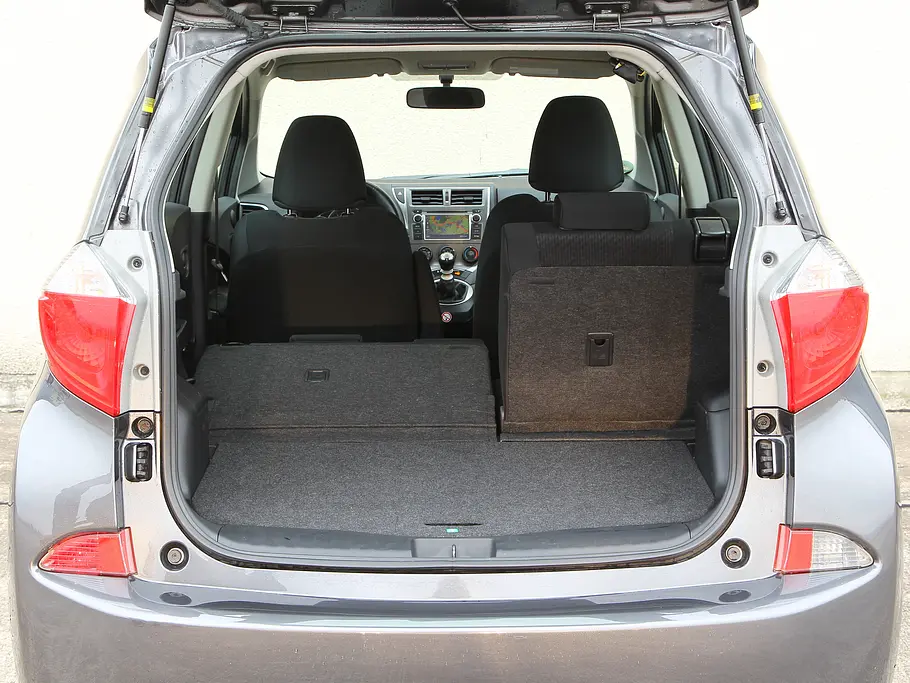 Vergleichstest Mini-Van Toyota Verso-S 1.4 D-4D Turbodiesel Vergleich Kofferraum