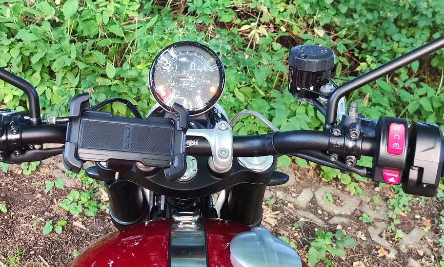 Lamicall Handyhalter im Test, am Lenker fotografiert ohne Handy.