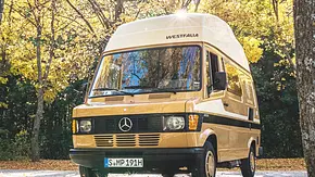 Die Außenansicht zeigt den Marco Polo Mercedes-Camper (1984) von vorne. - Foto: Mercedes